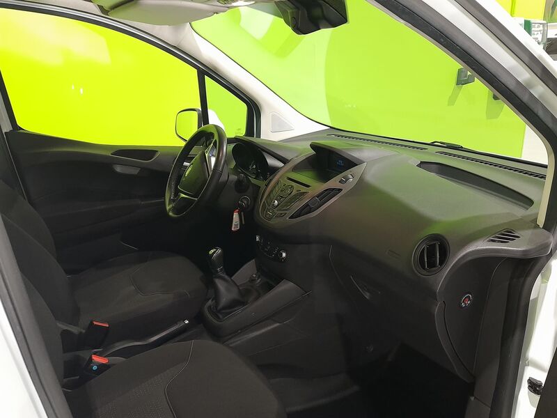 Ford Transit Courier vaihtoauto