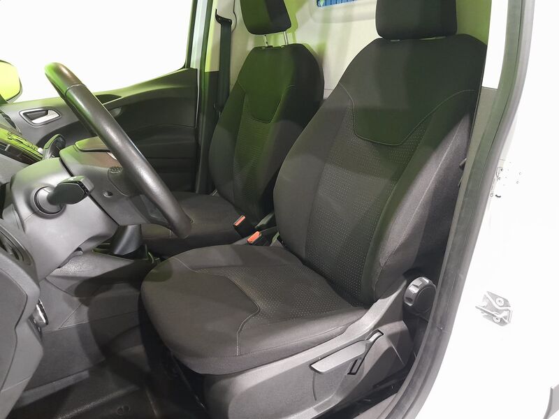 Ford Transit Courier vaihtoauto