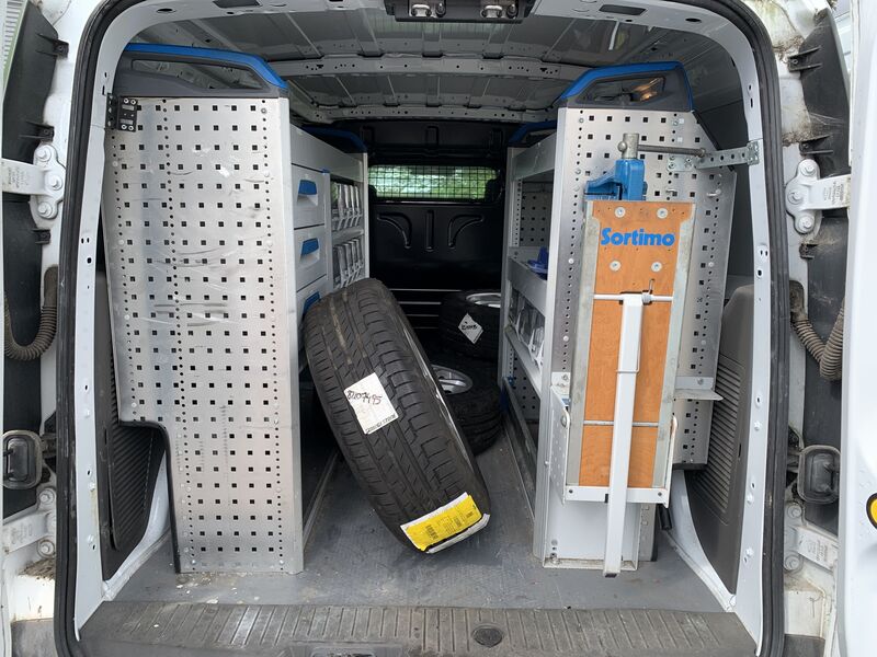 Ford Transit Connect vaihtoauto