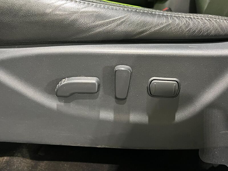 Nissan Navara vaihtoauto