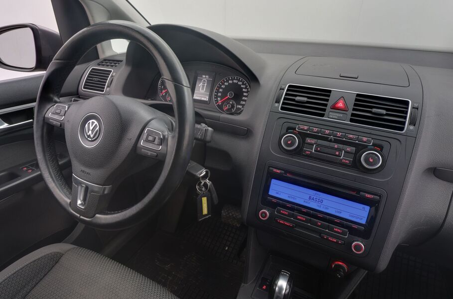 Volkswagen Touran vaihtoauto
