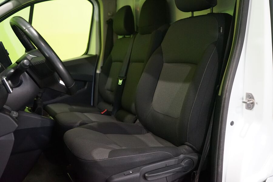 Nissan Primastar vaihtoauto