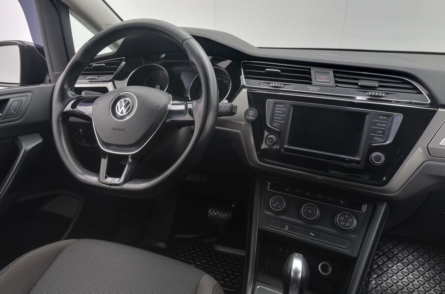 Volkswagen Touran vaihtoauto