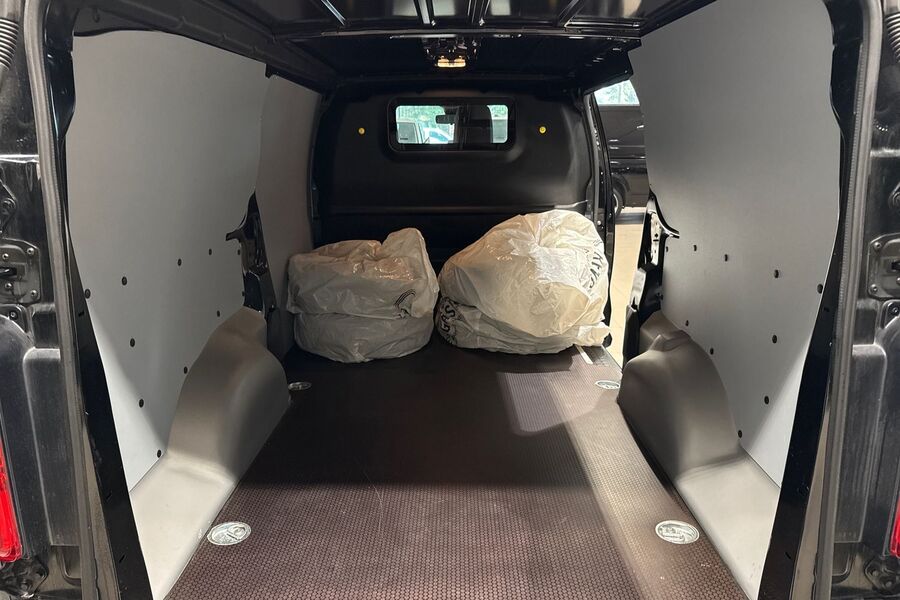 Opel Vivaro vaihtoauto