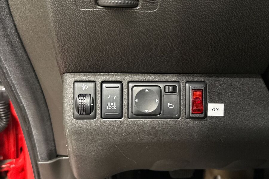 Nissan Navara vaihtoauto