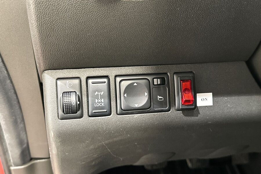 Nissan Navara vaihtoauto