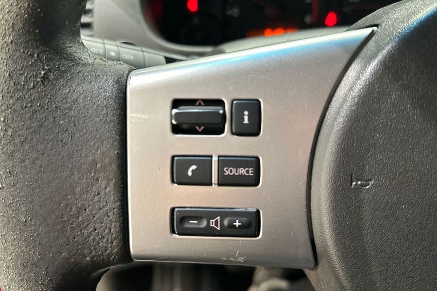 Nissan Navara vaihtoauto