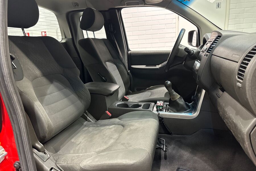 Nissan Navara vaihtoauto