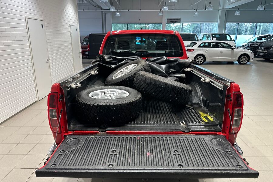 Nissan Navara vaihtoauto