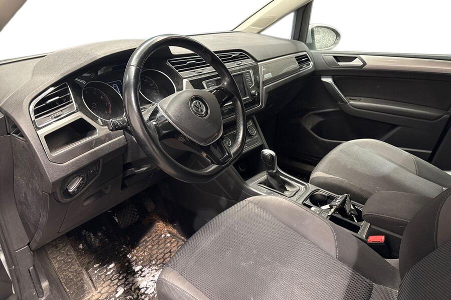 Volkswagen Touran vaihtoauto