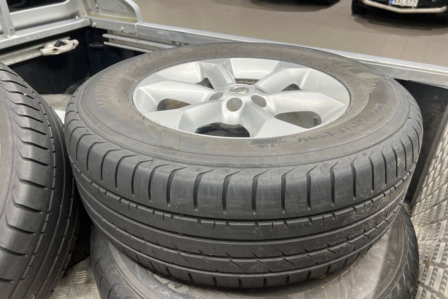 Nissan Navara vaihtoauto