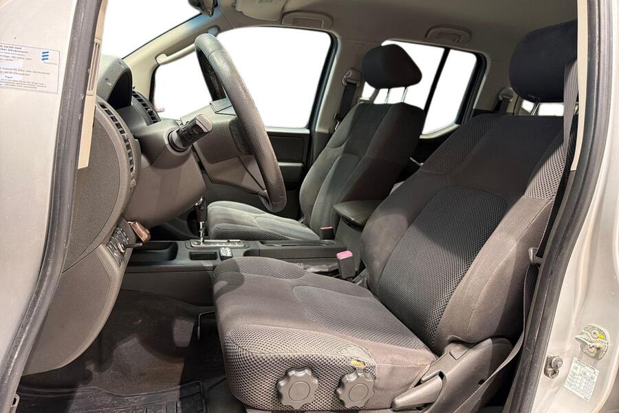 Nissan Navara vaihtoauto