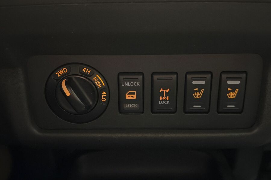 Nissan Navara vaihtoauto