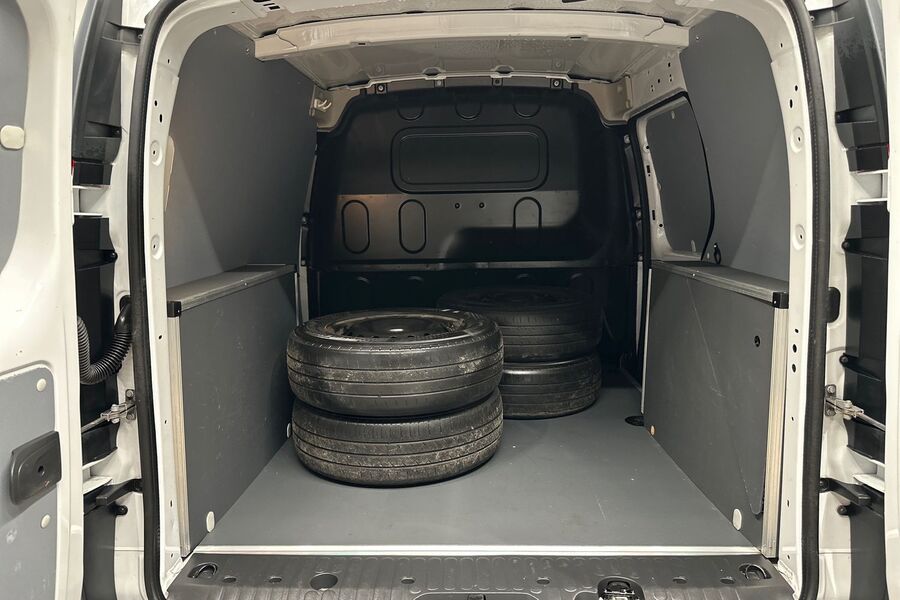 Nissan NV250 vaihtoauto