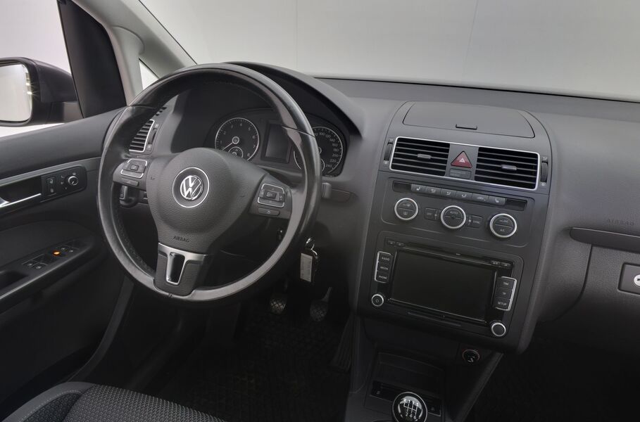 Volkswagen Touran vaihtoauto