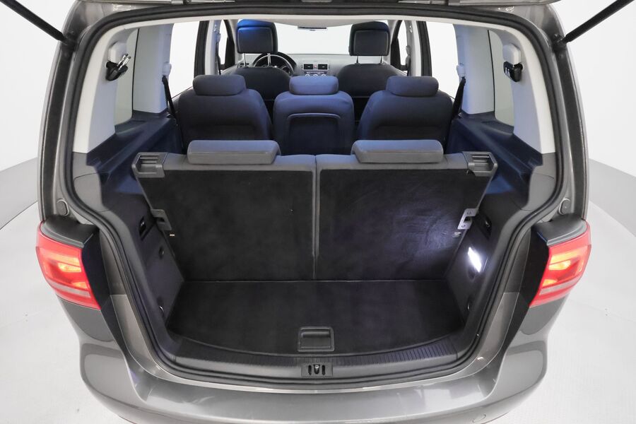 Volkswagen Touran vaihtoauto