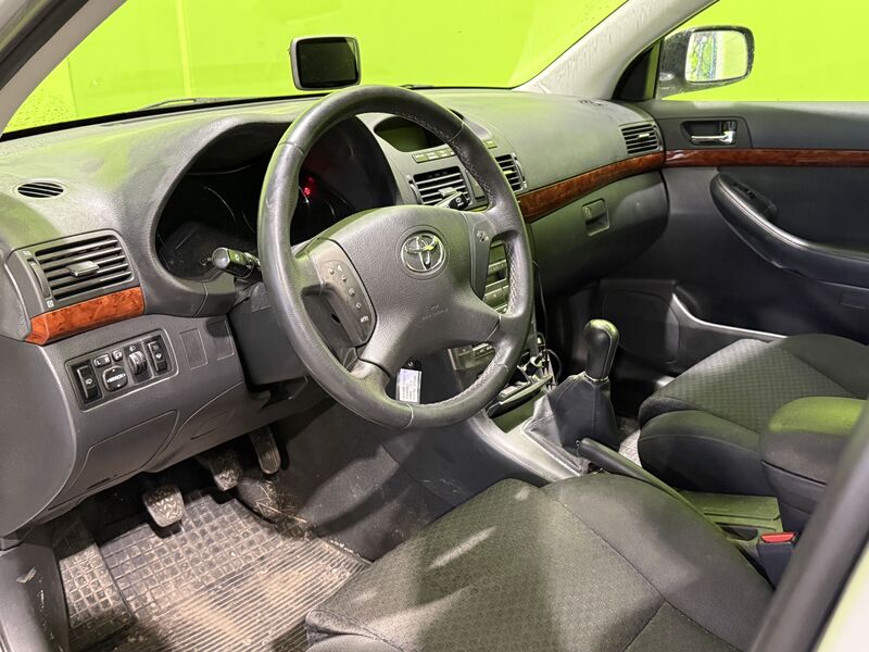 Toyota Avensis vaihtoauto