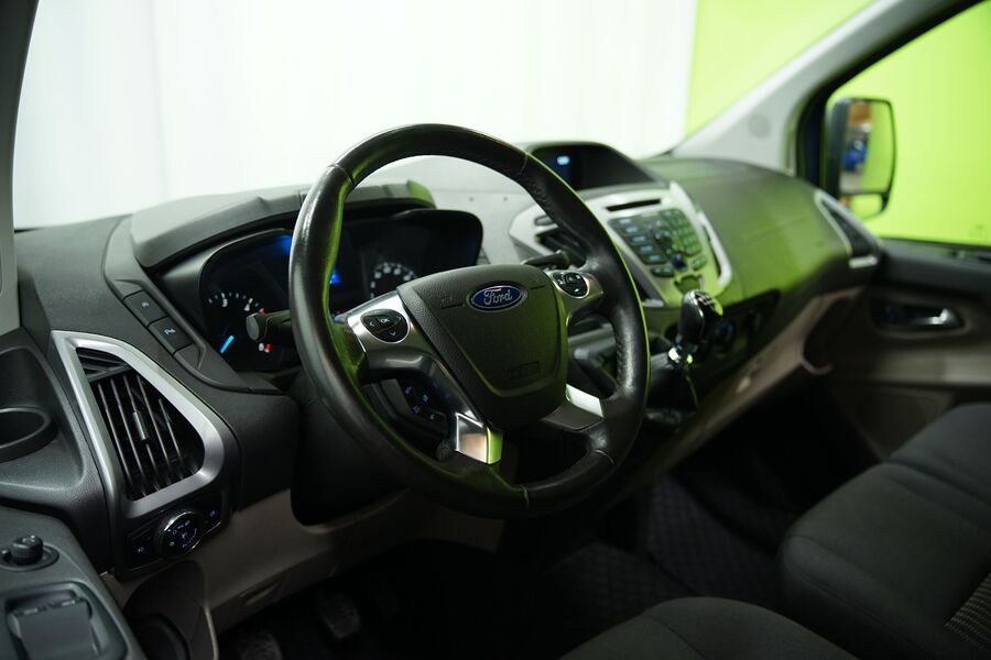 Ford Tourneo Custom vaihtoauto