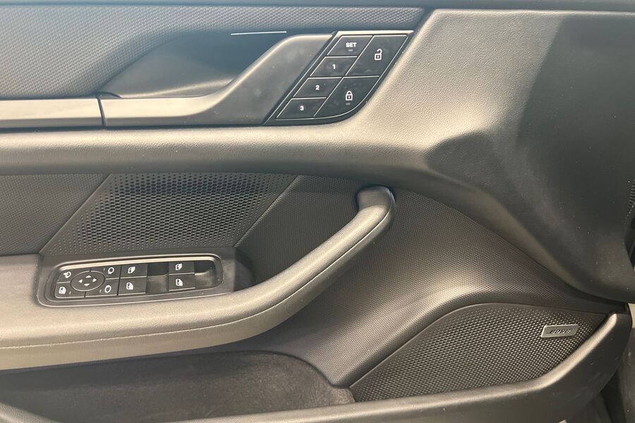 Porsche Taycan vaihtoauto