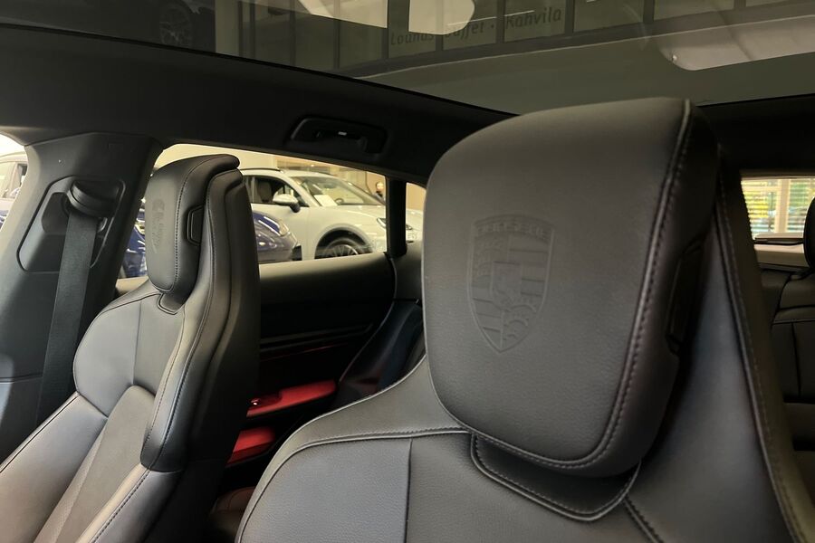 Porsche Taycan vaihtoauto