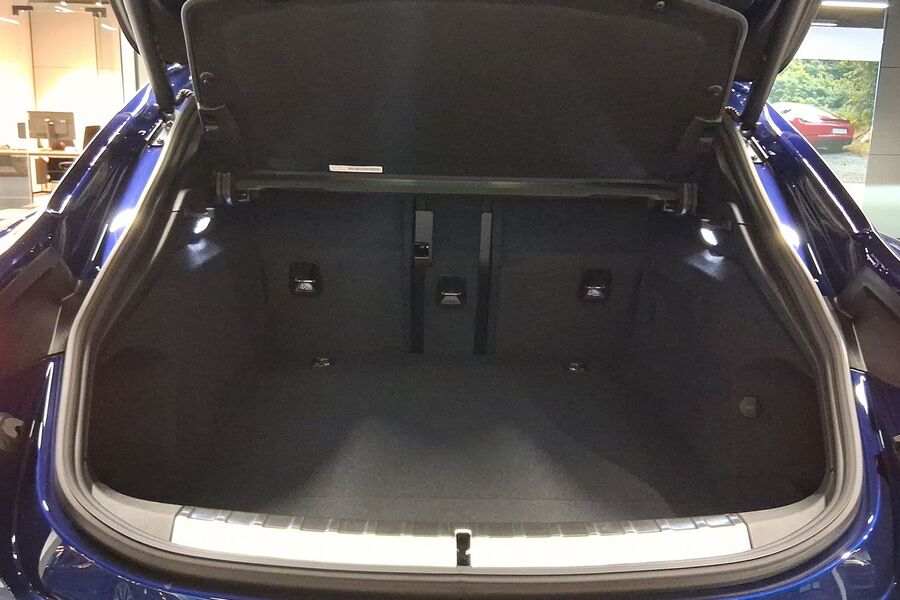 Porsche Taycan vaihtoauto