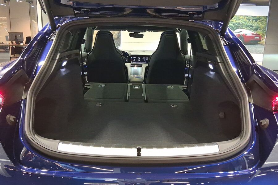 Porsche Taycan vaihtoauto