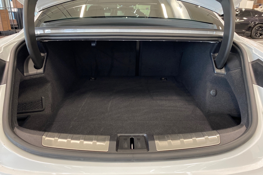 Porsche Taycan vaihtoauto