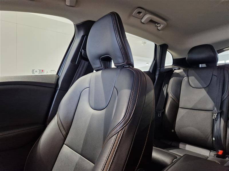 Volvo V40 Cross Country vaihtoauto