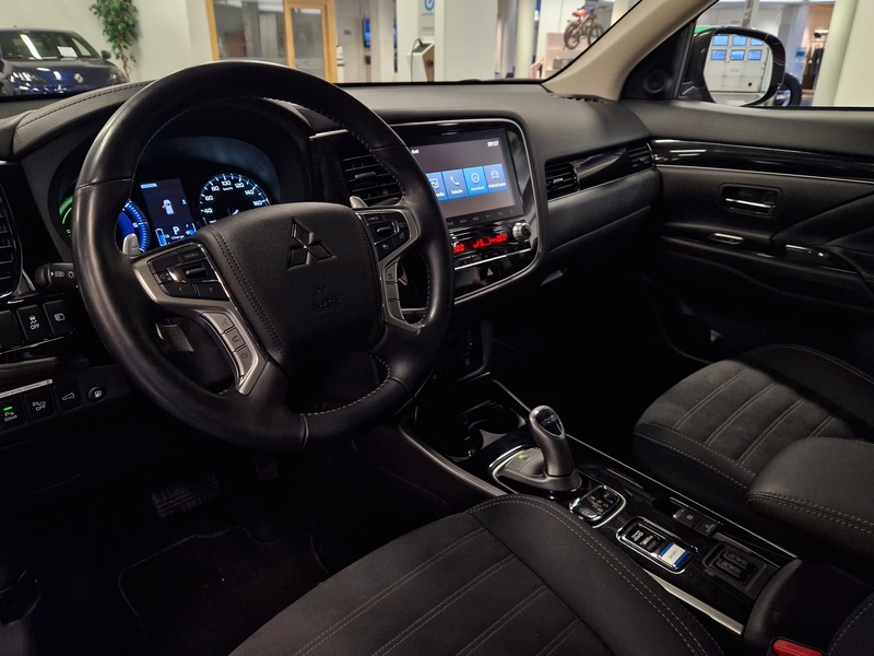 Mitsubishi Outlander PHEV vaihtoauto