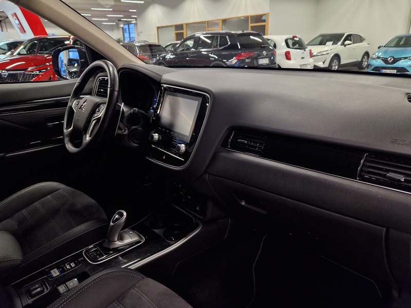 Mitsubishi Outlander PHEV vaihtoauto