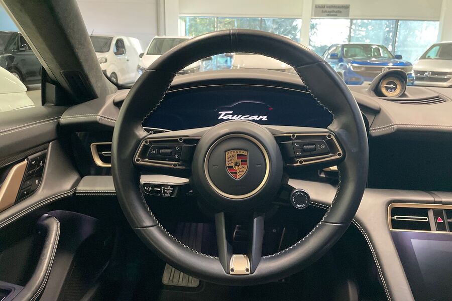 Porsche Taycan vaihtoauto