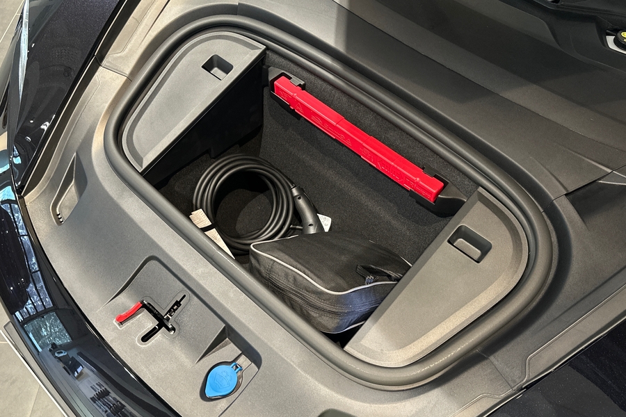 Porsche Taycan vaihtoauto