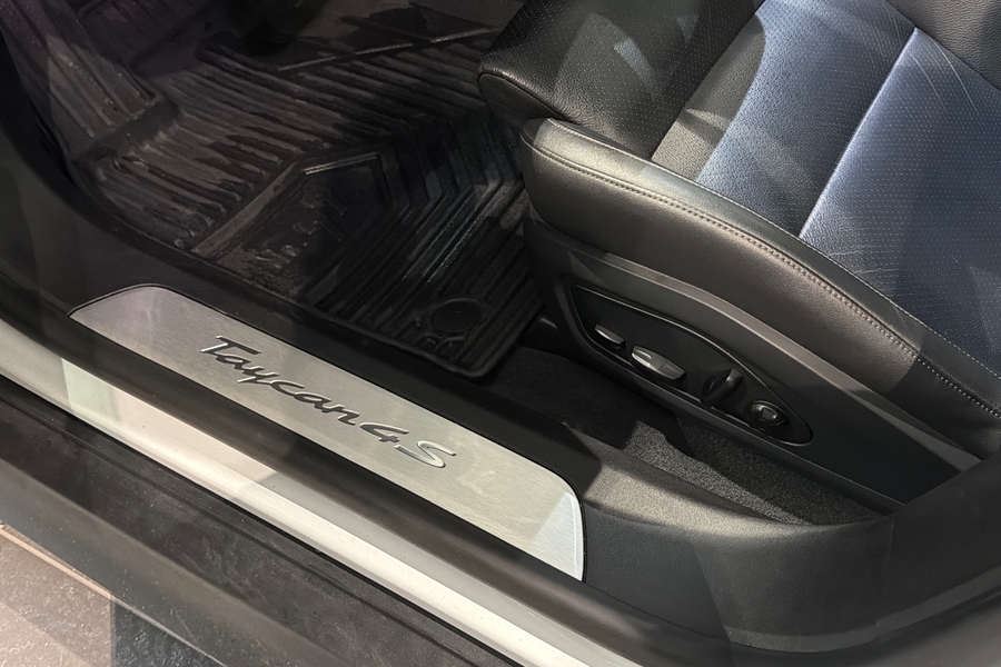 Porsche Taycan vaihtoauto