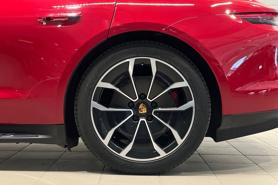 Porsche Taycan vaihtoauto