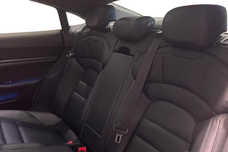 Porsche Taycan vaihtoauto