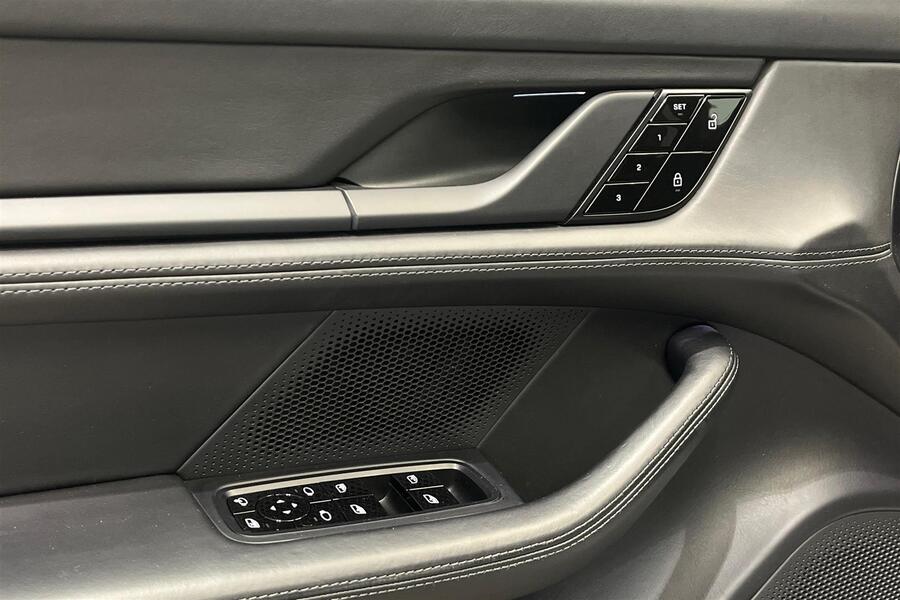 Porsche Taycan vaihtoauto