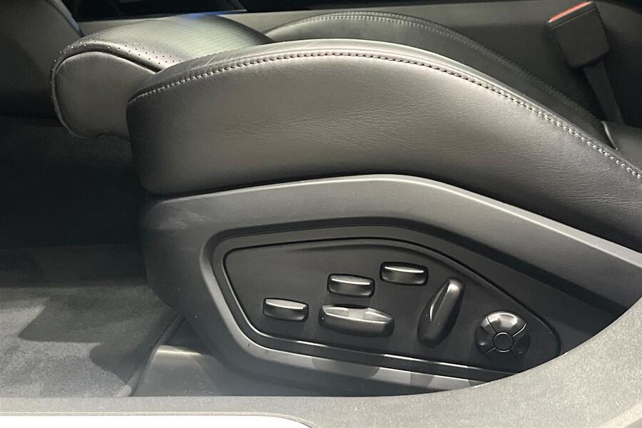 Porsche Taycan vaihtoauto