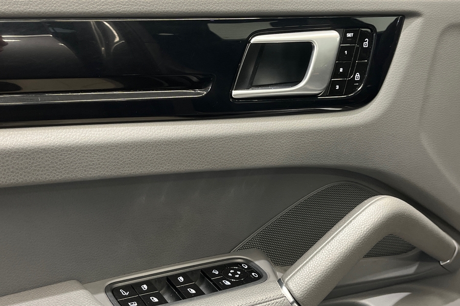 Porsche Cayenne vaihtoauto