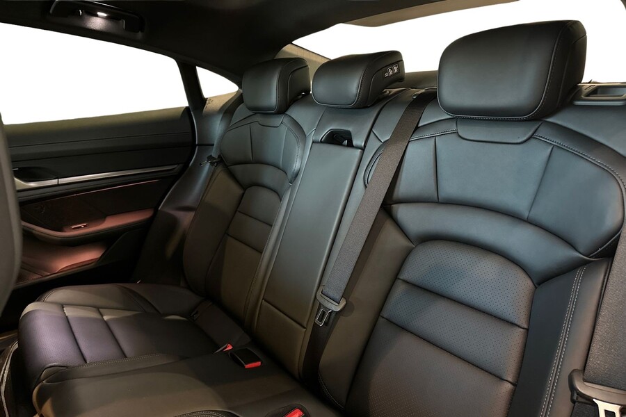 Porsche Taycan vaihtoauto