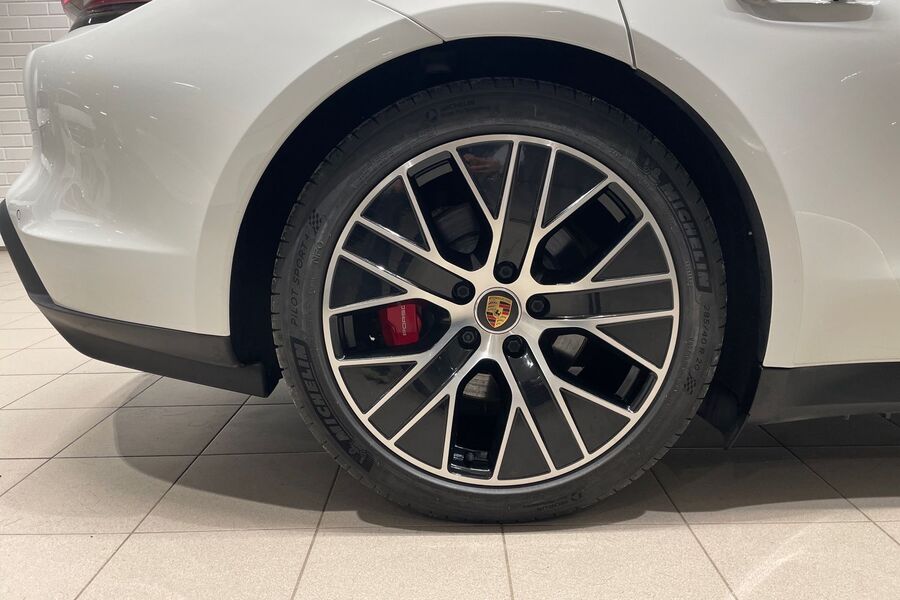 Porsche Taycan vaihtoauto