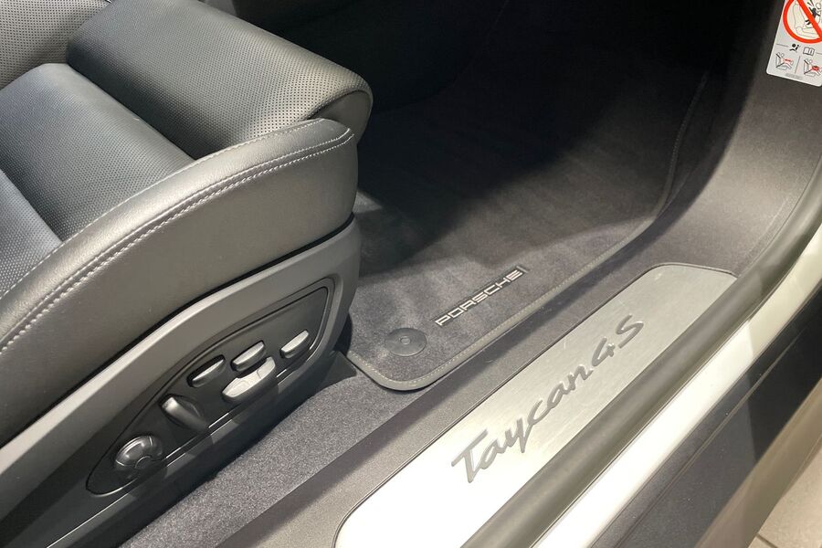 Porsche Taycan vaihtoauto