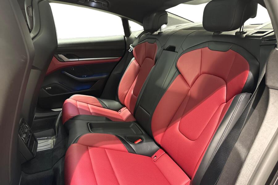 Porsche Taycan vaihtoauto