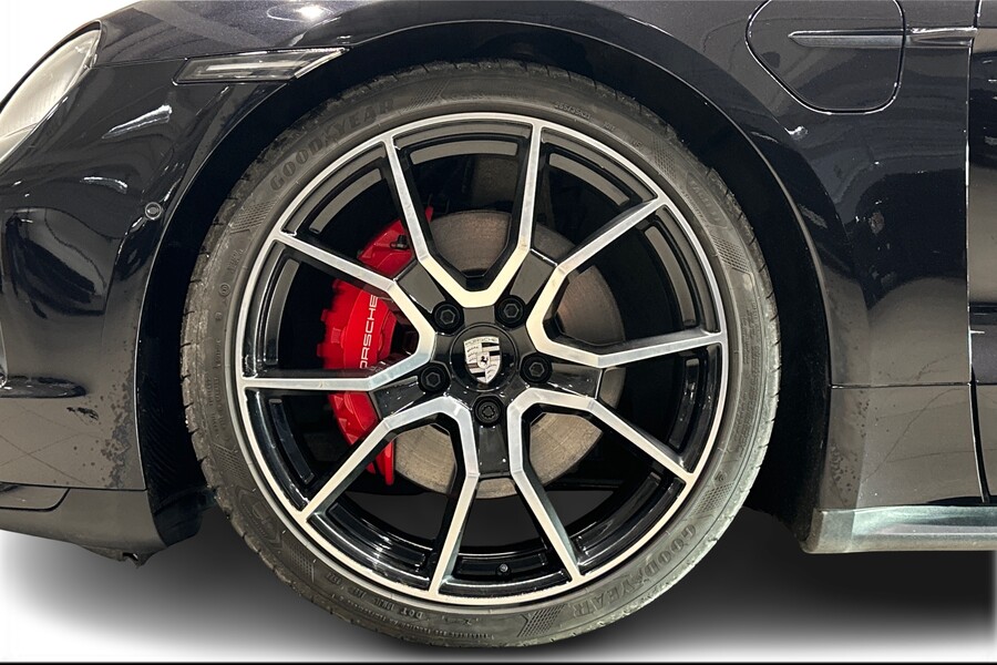 Porsche Taycan vaihtoauto