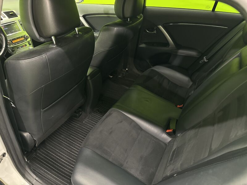 Toyota Avensis vaihtoauto