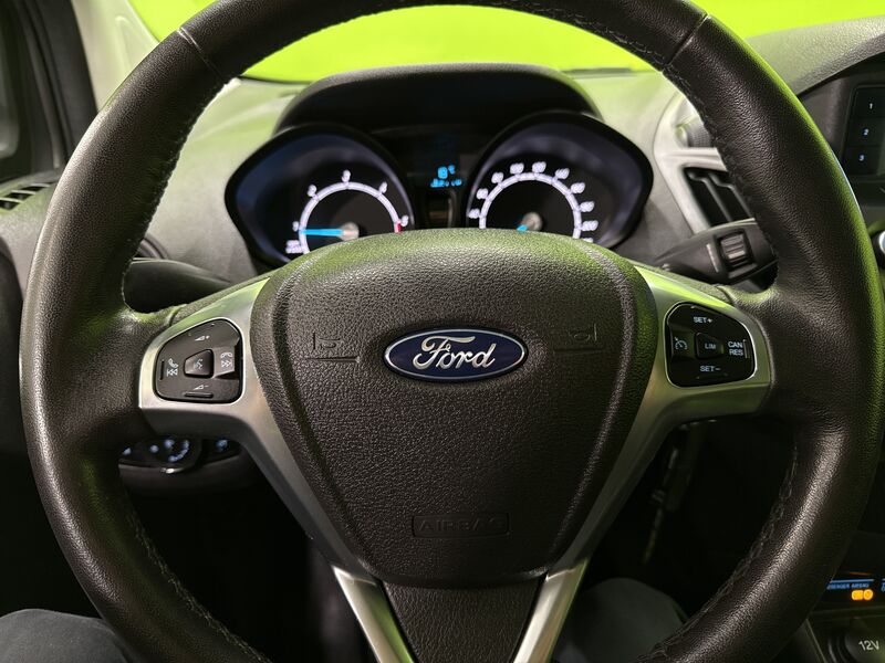 Ford Transit Courier vaihtoauto