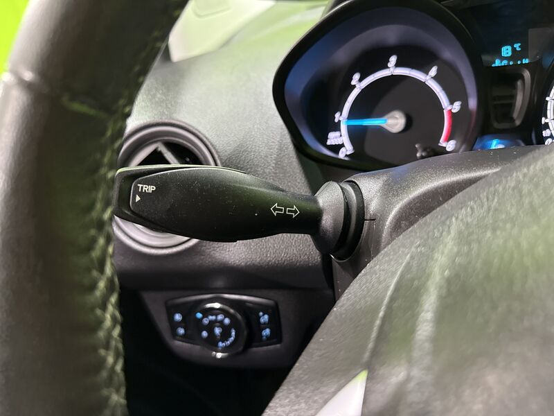 Ford Transit Courier vaihtoauto