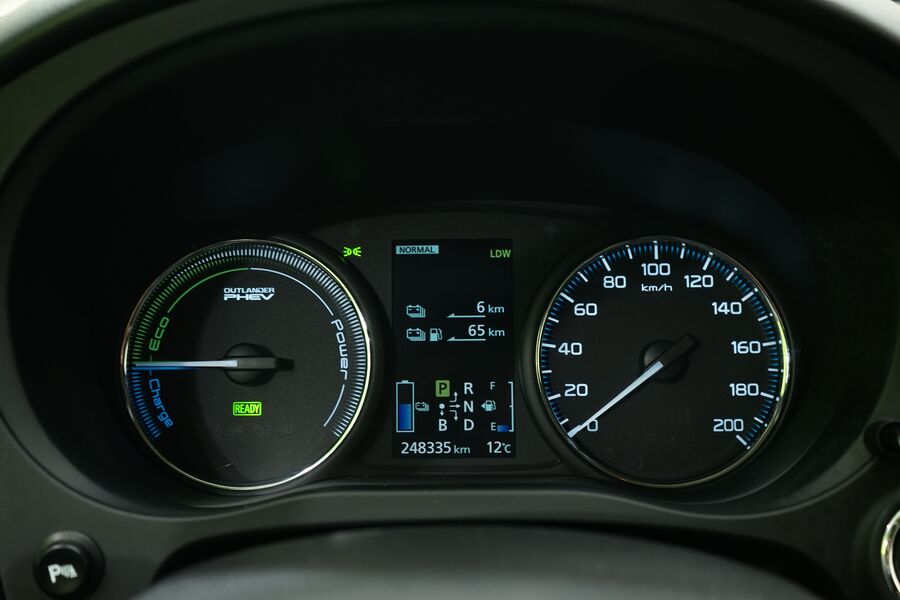 Mitsubishi Outlander PHEV vaihtoauto