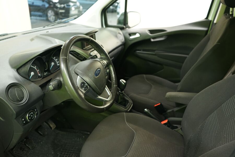Ford Transit Courier vaihtoauto