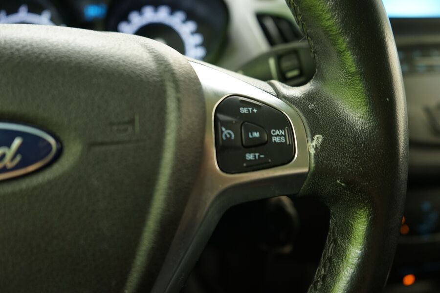 Ford Transit Courier vaihtoauto