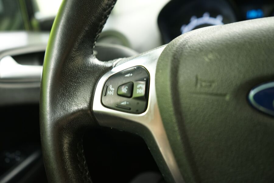 Ford Transit Courier vaihtoauto